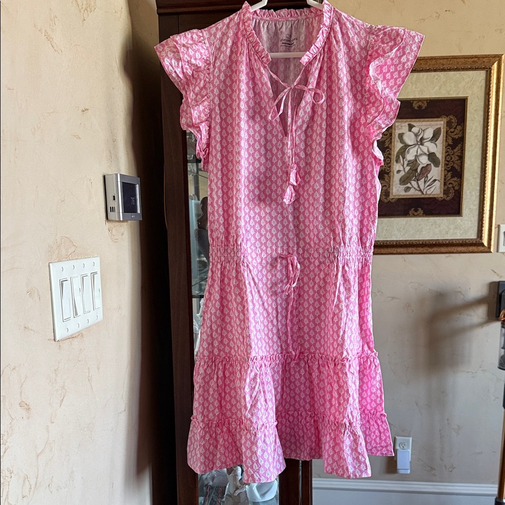 Vineyard Vines Pink Patterned ladies Dress. Size L
Brand new never worn
